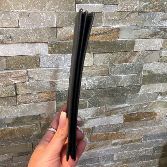 Louis Vuitton Brazza Wallet - Picture 2 of 12